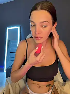 Snapshot of julia_fly chatting on July 10, 2026, 8:18 am julia fly online show from July 10, 2026, 8:18 am