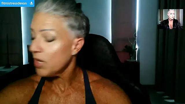 Snapshot of Devon2020 chatting on May 9, 2026, 4:39 am Devon2020 online show from May 9, 2026, 4:39 am