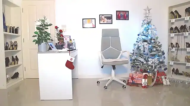 Hotbeebee online show from December 25, 2024, 2:57 am