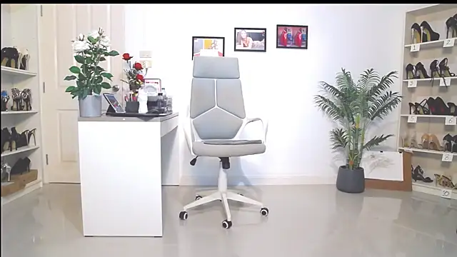 Hotbeebee online show from March 9, 2025, 3:54 am