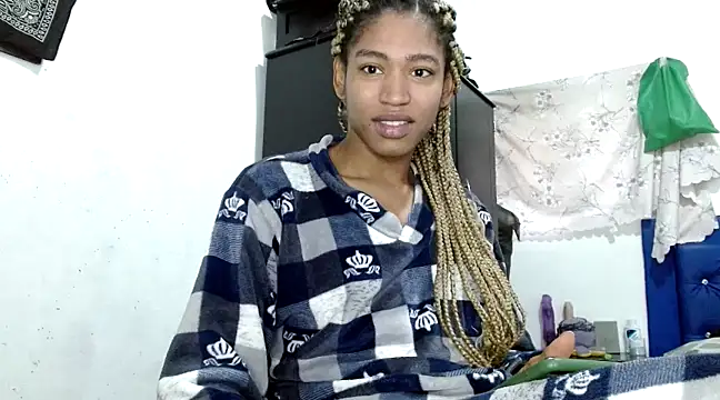 angelamarie1 online show from January 27, 2025, 11:43 am