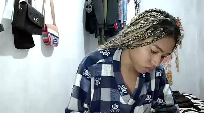 angelamarie1 online show from February 5, 2025, 12:06 pm