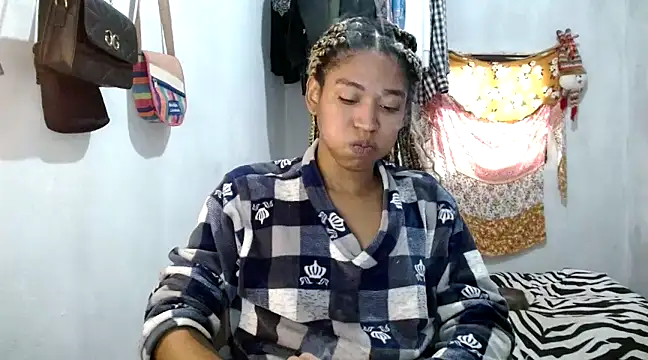 angelamarie1 online show from February 5, 2025, 3:09 pm