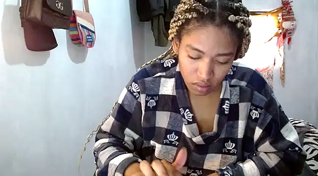 angelamarie1 online show from February 6, 2025, 3:31 pm