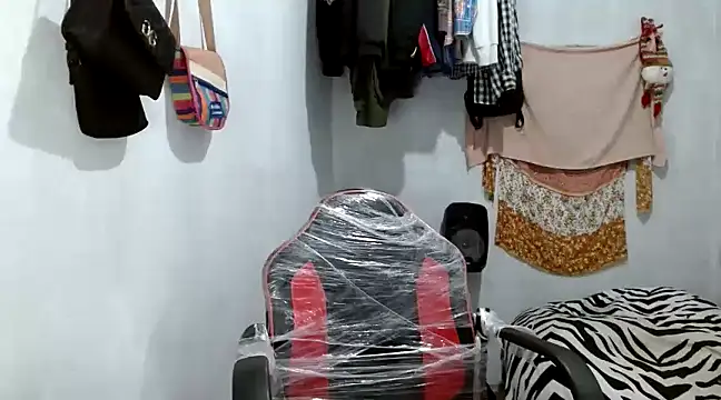 angelamarie1 online show from February 13, 2025, 2:23 am