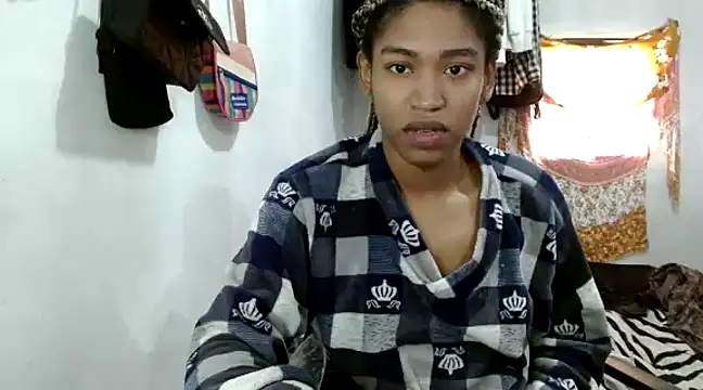 angelamarie1 online show from February 18, 2025, 3:10 pm