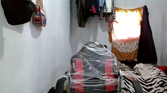 angelamarie1 online show from February 27, 2025, 6:42 pm