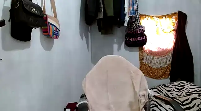 angelamarie1 online show from March 13, 2025, 2:12 pm