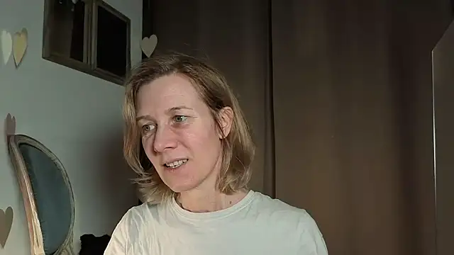 Lola Belgium online show from March 30, 2026, 3:46 pm