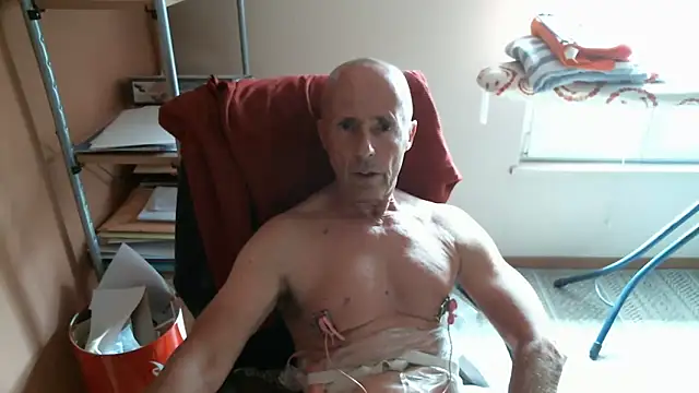 Snapshot of olibrius71 chatting on April 10, 2026, 2:22 pm olibrius71 online show from April 10, 2026, 2:22 pm