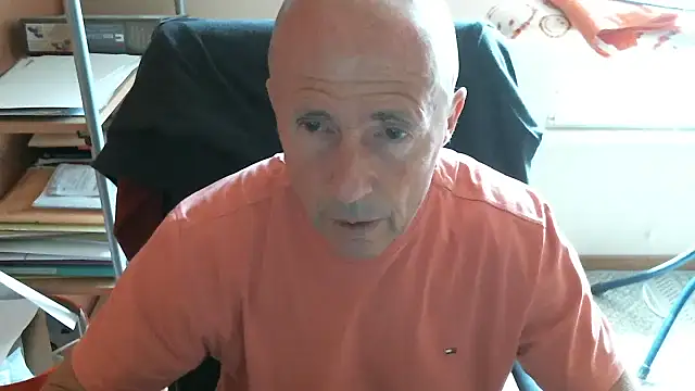 Snapshot of olibrius71 chatting on May 18, 2026, 12:55 pm olibrius71 online show from May 18, 2026, 12:55 pm
