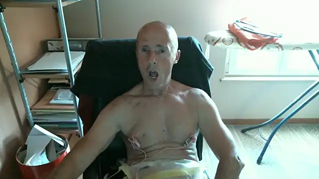 Snapshot of olibrius71 chatting on May 21, 2026, 5:53 pm olibrius71 online show from May 21, 2026, 5:53 pm
