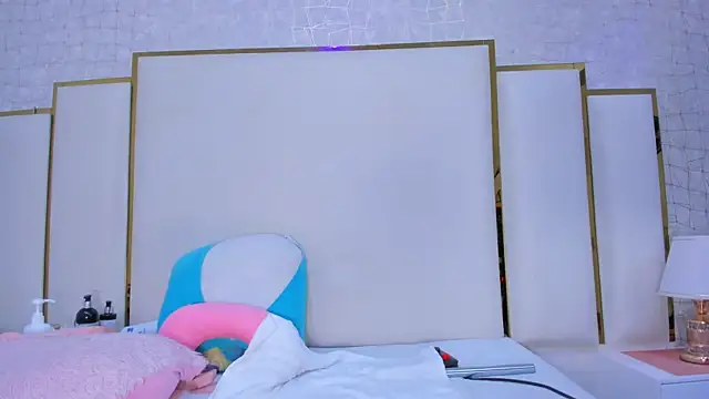 paola rodriguez online show from November 26, 2025, 12:06 pm