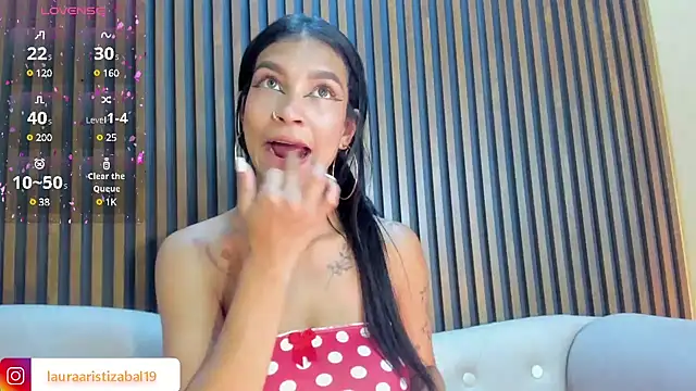 LauraAristizabal online show from February 1, 2025, 7:44 pm