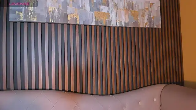 LauraAristizabal online show from September 18, 2025, 1:35 pm