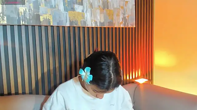 LauraAristizabal online show from October 23, 2025, 12:48 pm