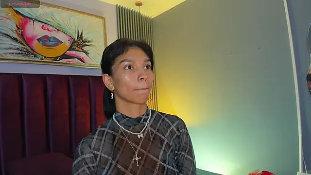 LauraAristizabal online show from February 14, 2026, 12:02 pm