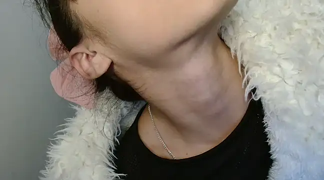 MINI Petite online show from January 4, 2025, 8:59 pm