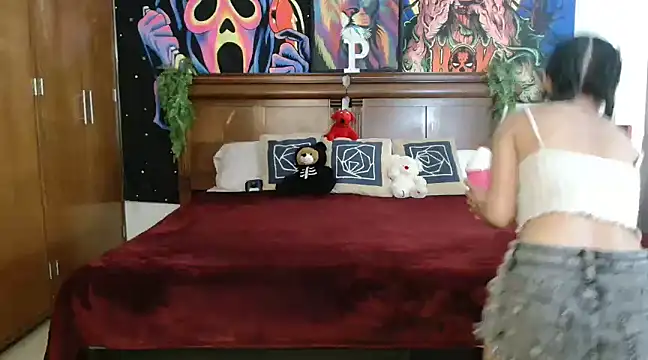 MINI Petite online show from January 31, 2025, 8:43 pm