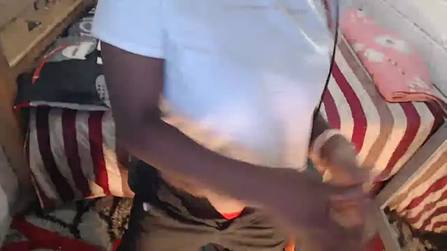 sexyjustin202 online show from February 5, 2025, 9:29 pm