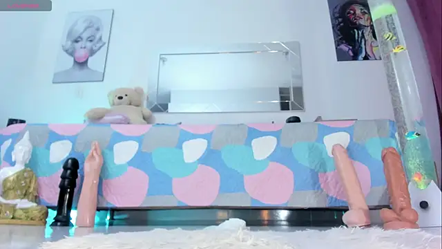 miaa-lee online show from January 3, 2025, 4:55 am