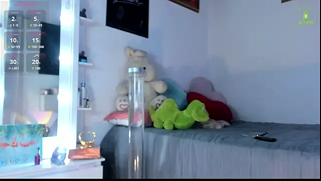 miaa-lee online show from November 25, 2025, 3:39 am