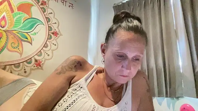 Sexy-Mel online show from December 3, 2025, 4:53 am