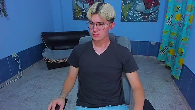 patrik 027 online show from November 28, 2025, 6:49 am