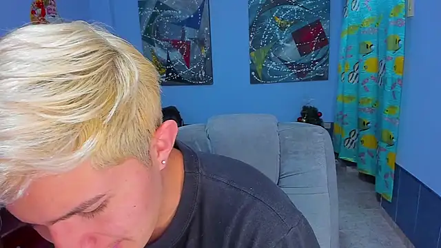 patrik 027 online show from December 17, 2025, 7:42 pm