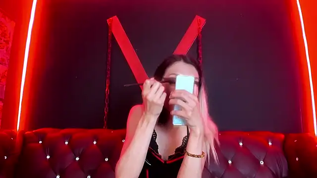 Victoria Badgal  online show from November 21, 2025, 8:51 pm