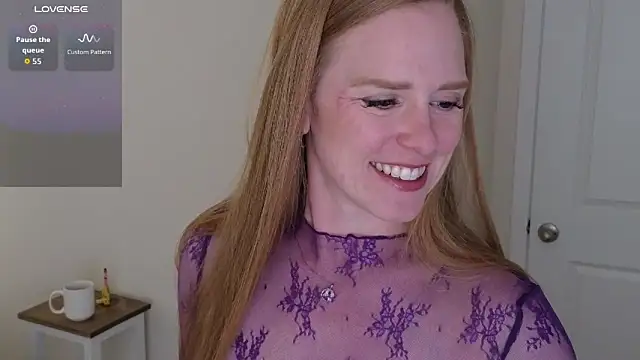 Snapshot of CharlotteDoe chatting on October 5, 2025, 1:42 pm CharlotteDoe online show from October 5, 2025, 1:42 pm