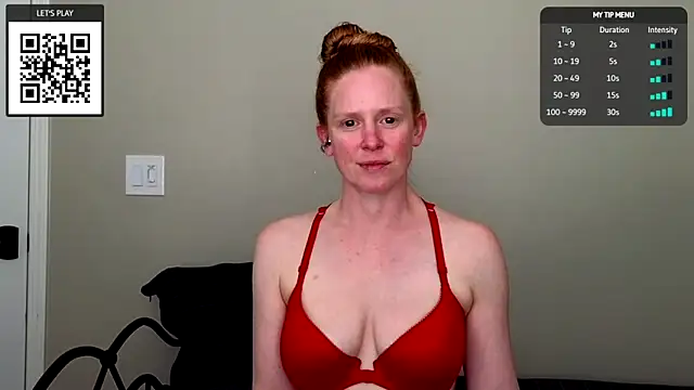 Snapshot of CharlotteDoe chatting on November 18, 2025, 10:47 pm CharlotteDoe online show from November 18, 2025, 10:47 pm