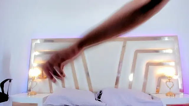 Aisharhodes00 online show from February 10, 2025, 8:31 pm