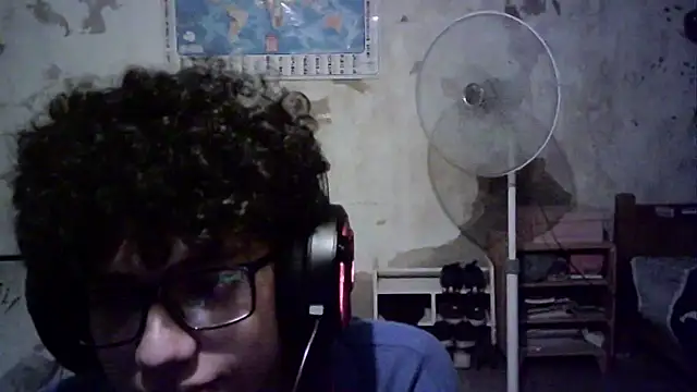 Snapshot of Emv2 chatting on December 7, 2024, 5:26 am Emv2 online show from December 7, 2024, 5:26 am