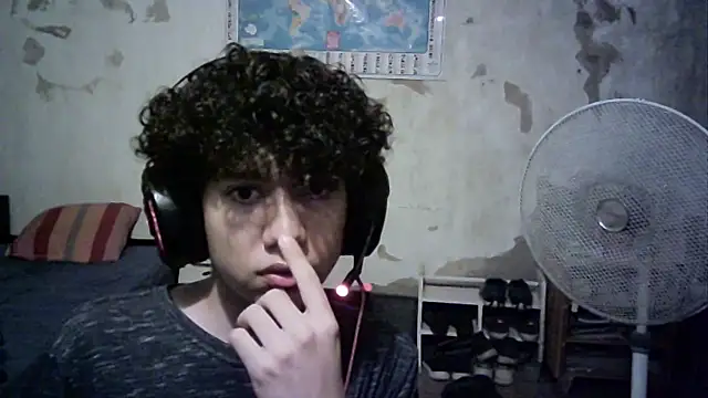 Snapshot of Emv2 chatting on February 27, 2025, 6:07 am Emv2 online show from February 27, 2025, 6:07 am