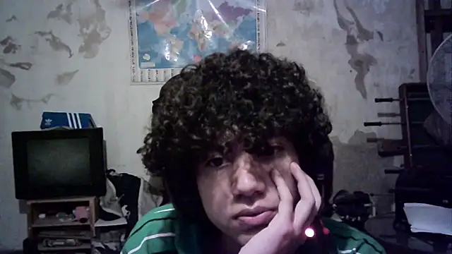 Snapshot of Emv2 chatting on September 30, 2025, 7:02 am Emv2 online show from September 30, 2025, 7:02 am