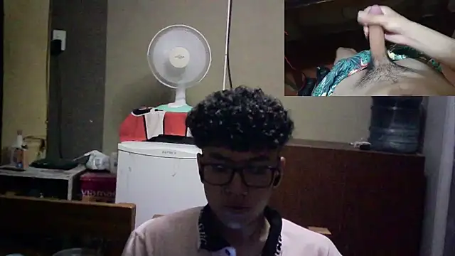 Snapshot of Emv2 chatting on January 8, 2026, 3:20 am Emv2 online show from January 8, 2026, 3:20 am