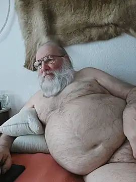 SexySantaC online show from April 18, 2026, 6:17 am