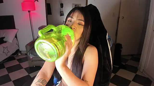 Miss Nicole online show from March 8, 2025, 5:49 am