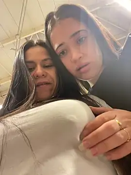 Snapshot of Reggie-Liam chatting on December 18, 2024, 11:19 pm Reggie-Liam online show from December 18, 2024, 11:19 pm