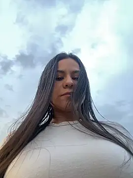 Snapshot of Reggie-Liam chatting on January 6, 2025, 10:47 pm Reggie-Liam online show from January 6, 2025, 10:47 pm