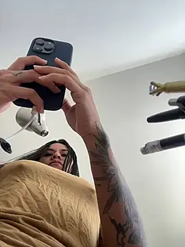 Snapshot of Reggie-Liam chatting on February 12, 2025, 2:32 pm Reggie-Liam online show from February 12, 2025, 2:32 pm