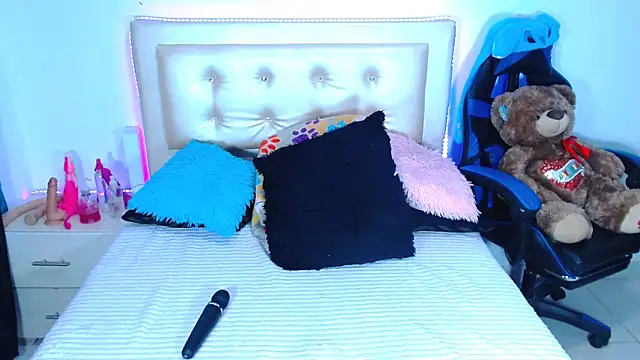 Snapshot of Jenng18 chatting on January 16, 2025, 10:02 pm Jenng18 online show from January 16, 2025, 10:02 pm