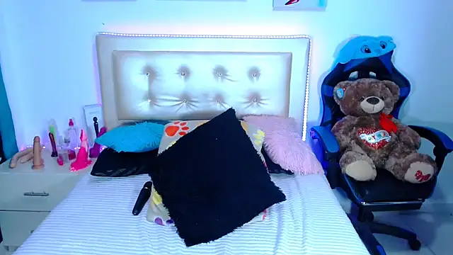 Snapshot of Jenng18 chatting on January 19, 2025, 9:55 pm Jenng18 online show from January 19, 2025, 9:55 pm