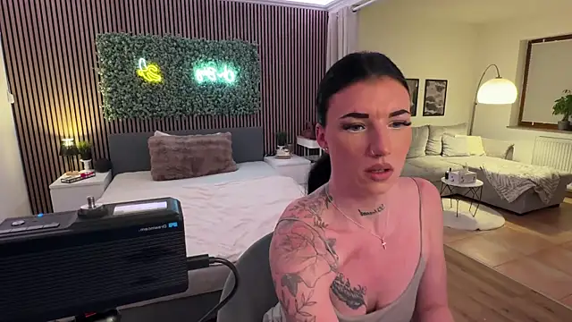 LizaRoxx online show from April 24, 2026, 10:34 pm