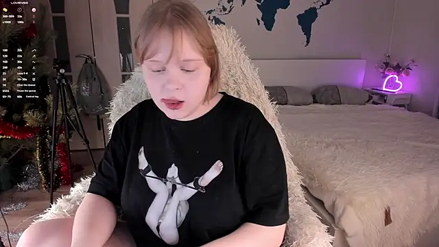 LisaLaas online show from January 21, 2025, 2:48 pm