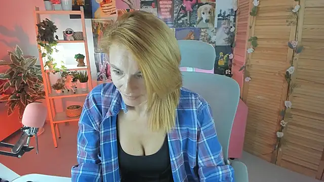 MistyBarnes online show from February 28, 2025, 12:52 pm