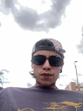 AcidMilo online show from November 27, 2025, 4:20 pm