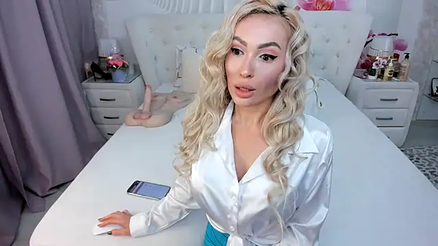 HottieSweetBritney online show from April 11, 2026, 3:27 pm