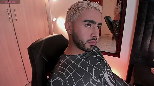 ItsMeEros online show from September 14, 2025, 9:47 pm